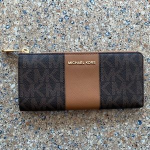 Michael Kors Large Zipper Wallet